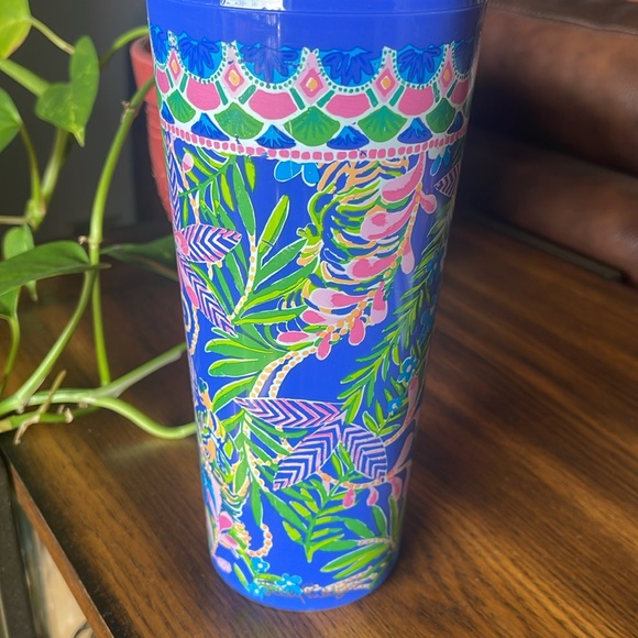Lilly Pulitzer Tumbler with Straw - Picture 4 of 6